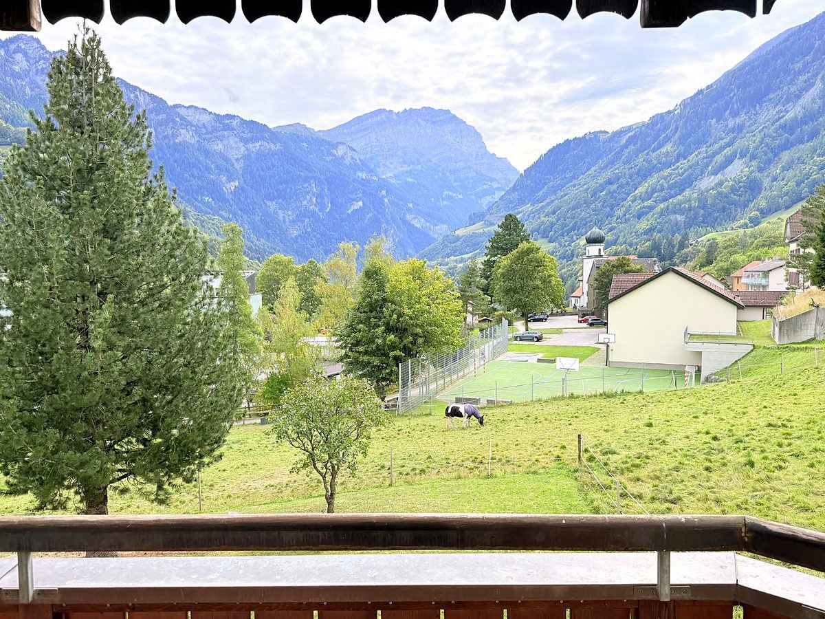Quadernpark C204 – Charmante 3.5-Zimmer-Wohnung mit Balkon für bis zu 4 Personen