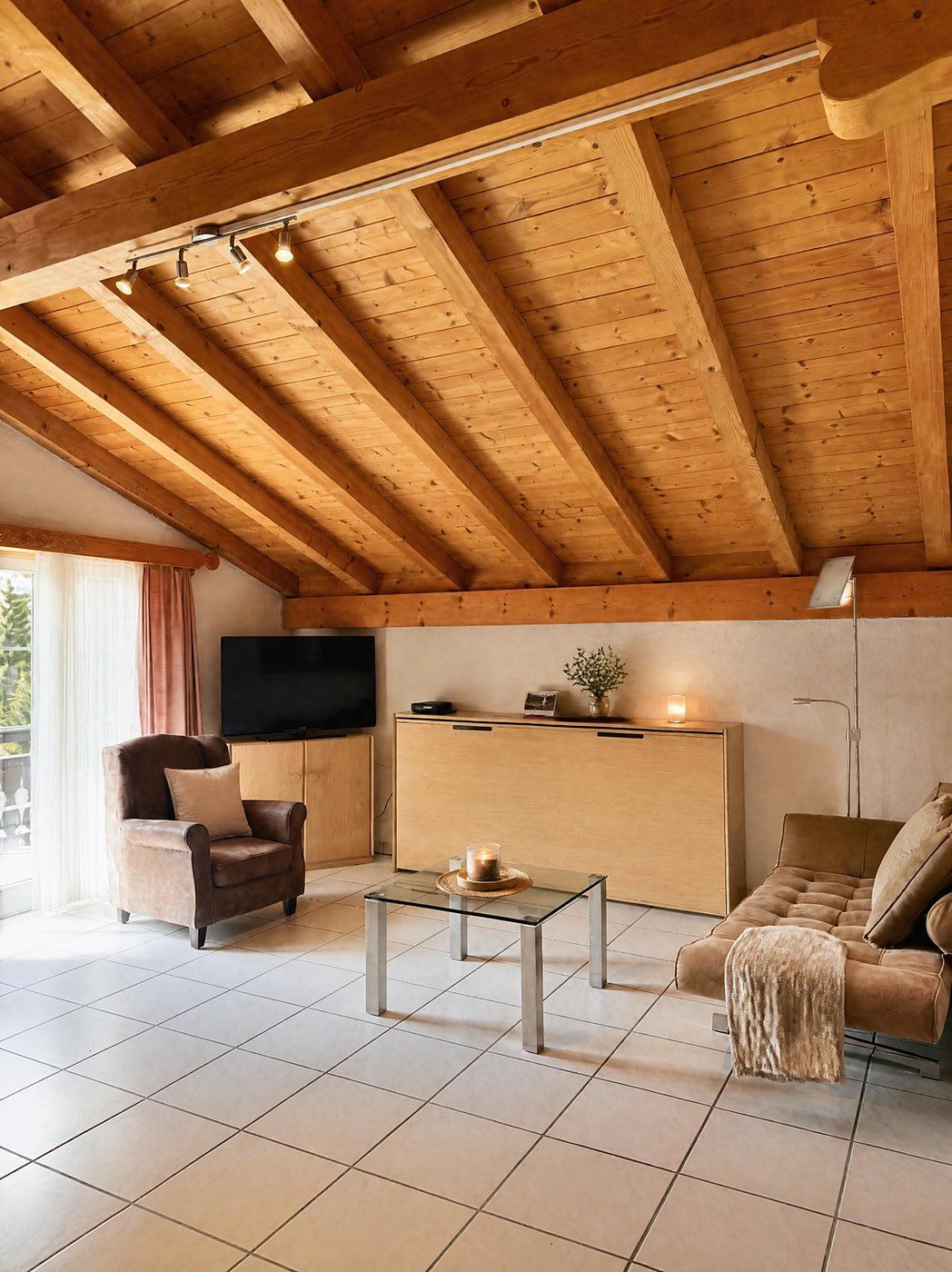 Dachwohnung mit Holzbalken